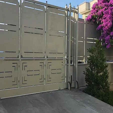 Domus Parva, Con Giardino