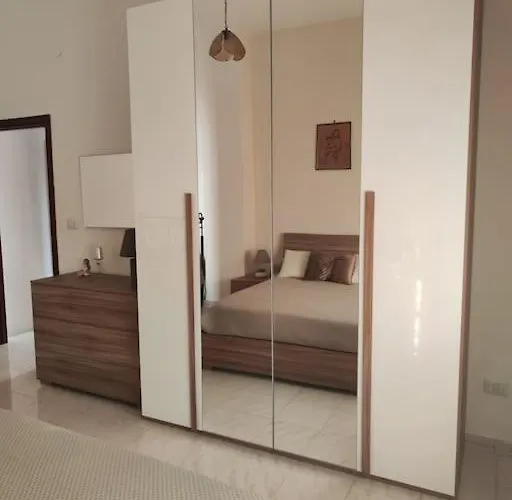 Domus Parva, Con Giardino * بومبيي