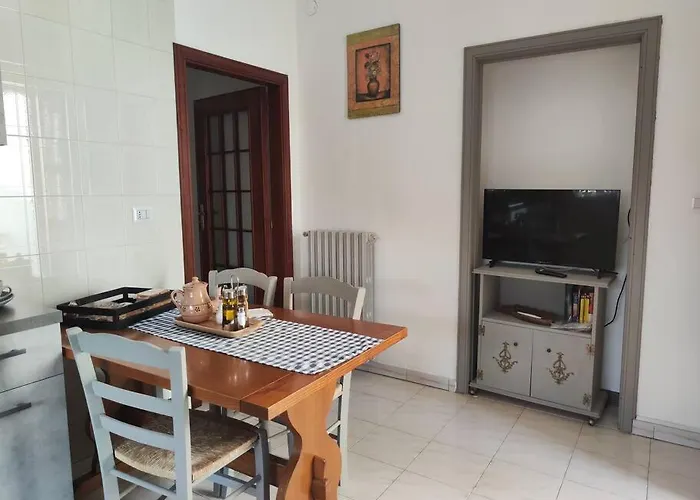 Domus Parva, Con Giardino بيت للعطل