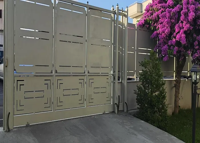 Domus Parva, Con Giardino