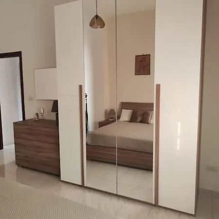 Domus Parva, Con Giardino * بومبيي