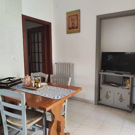 Domus Parva, Con Giardino بيت للعطل